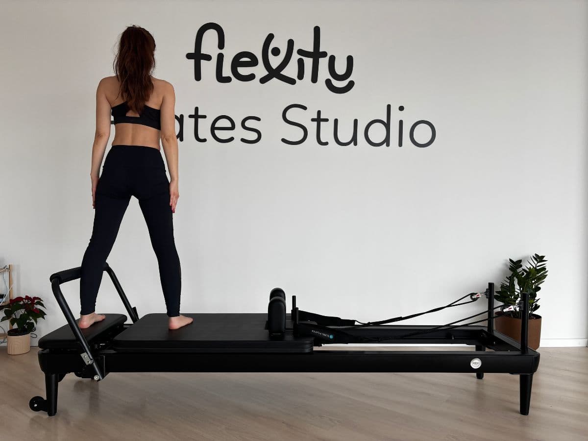 SIDE SPLIT V STOJI — KONTROLA, ROVNOVÁHA A STABILITA TELA